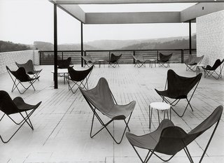 Introducing the Hairpin™ Stacking Table - Photo 2 of 6 - The Model 75 Stacking Stool paired with the equally popular Hardoy Chair. Both involved the structural support of bent wire frames. Image from the Knoll archive.