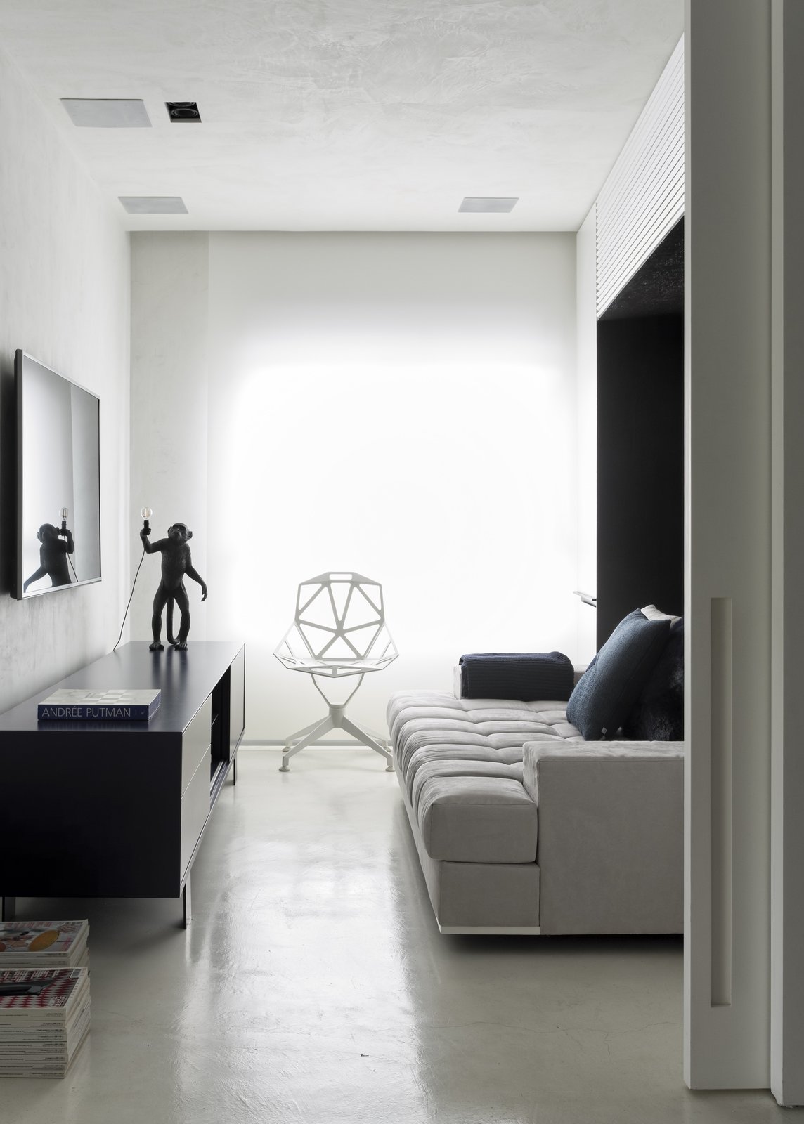 A Brazilian Bachelor Pad Embraces Light and Darkness The owner and Revollo worked to make the second bedroom into a multi-use space. It can be a living area, a sleeping quarters, or an office.
