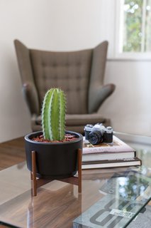 Case Study® Ceramics
Modernica.net - Photo 2 of 4 - Case Study® Raised Table Top Cylinder w/ Wood Stand