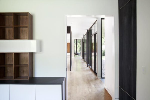 Floor-to-ceiling south facing windows in the courtyard are shaded by the overhanging second floor above to prohibit solar heat gain, but allow for passive solar heating in the winter.
#interior #windows #builtins #kansascity #baulinderhaus #hufft
Photo credit by Mike Sinclair Photo 7 of BauLinder Haus modern home