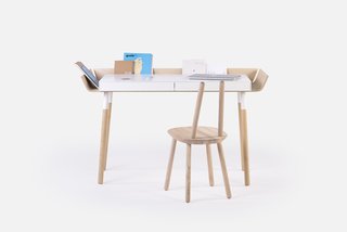 When Lithuanian-born Designer Inesa Malafej designed "My writing desk" (MWD) for Emko, she was aiming to reduce clutter that creative work brings to the table. 