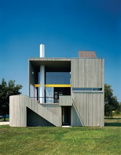 To save costs, the wood-frame residence and studio are clad in vertical cedar siding—back then, a daring competitor to clapboard—instead of concrete. 