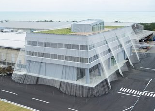 Architect Spotlight: 12 Works by Japanese Architect Kengo Kuma - Photo 3 of 12 - The cutting edge earthquake resistance technology uses carbon fiber and draws inspiration from a technique of braiding ropes which is indigenous to this part of Japan. The fiber rod is said to be ten times stronger than iron—and this was the first time that this material has been used as a means of reinforcement against earthquakes. 