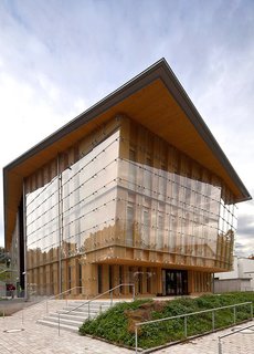 Glass Takes Center Stage in These 10 See-Through Homes - Photo 6 of 10 - 