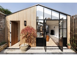 Glass Takes Center Stage in These 10 See-Through Homes - Photo 5 of 10 - 