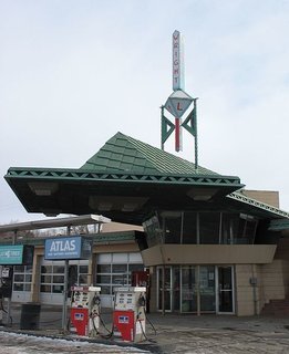 Frank Lloyd Wright's Little Known Gas Station For the Future - Photo 2 of 2 - The Lindholm Service Station circa 2007
