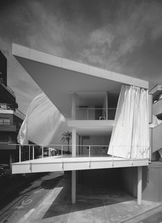 Dive Into a Visually Stunning Book That Celebrates Modernist Architecture and its Evolution - Photo 8 of 10 - Shigeru Ban: The Curtain Wall House in Tokyo, Japan, 1994-1995 