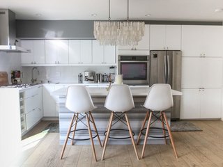 Experience L.A. Like an A-Lister at One of These Modern Short-Term Rentals - Photo 8 of 11 - This sleek and modern new-build home in Venice is just one block from the beach and the trendy shopping and restaurant hotspots located on Abbot Kinney Blvd.