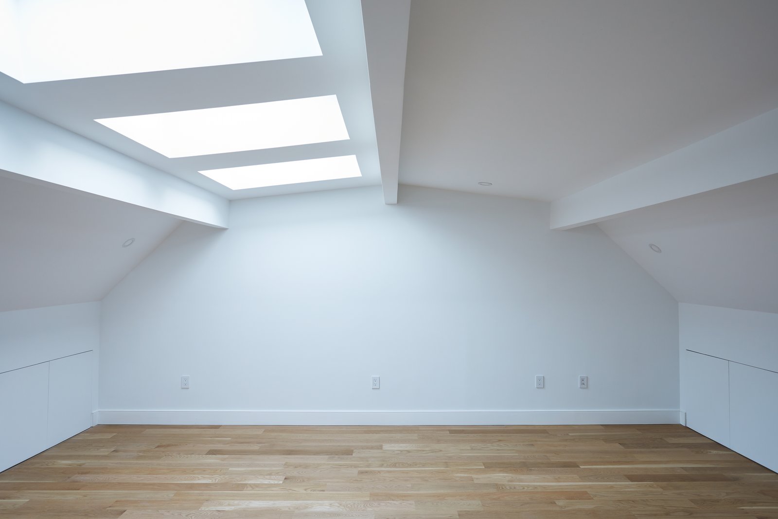 The third floor of 409 Vanderbilt boasts a warm, skylit space with a full en-suite bath, suitable for another bedroom or a spacious family room.