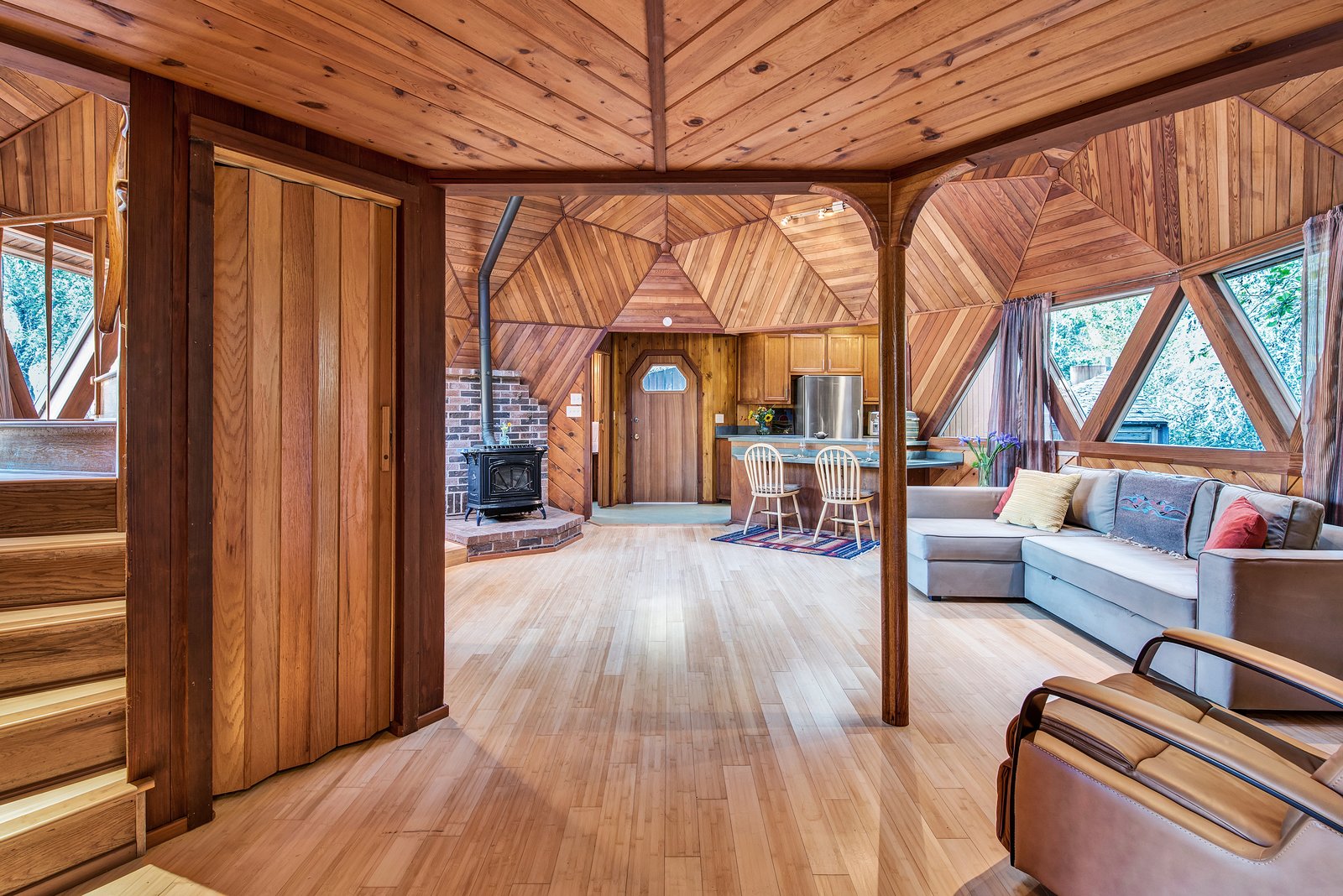 The open space is bright an airy, but has the feel of a private retreat in the forest.