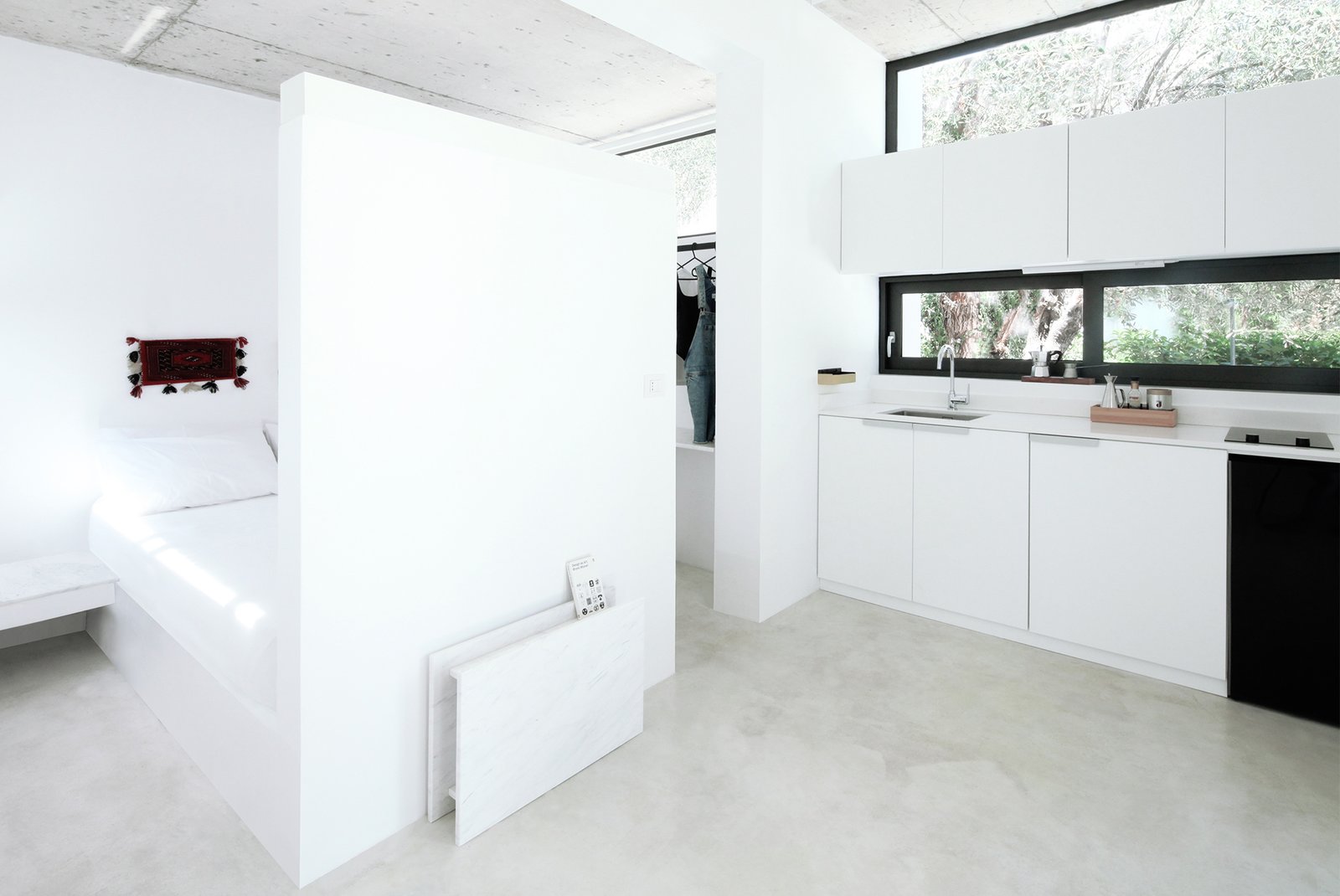The Monocabin shelf shown here was designed by Mandalaki.