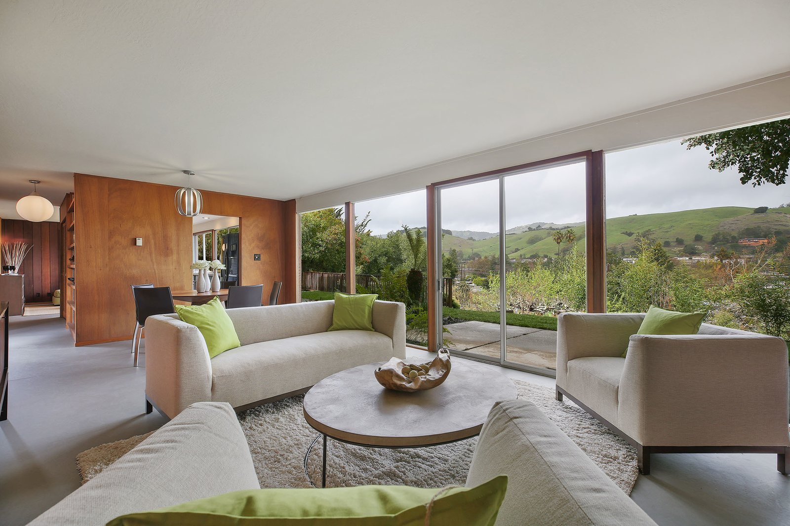 The wall of glass brings in a strong connection to the outdoors.