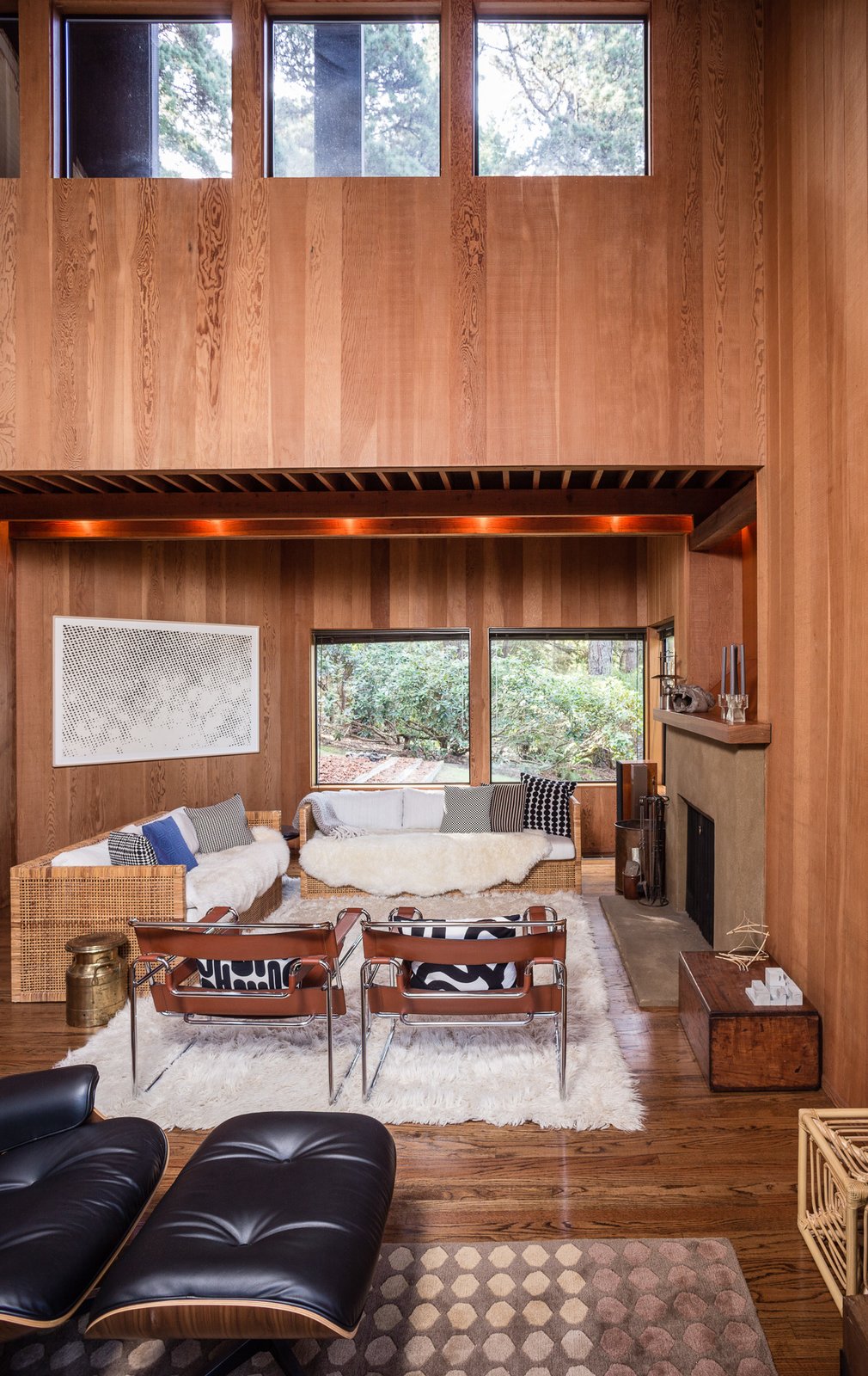 A California casual vibe engulfs the living area.