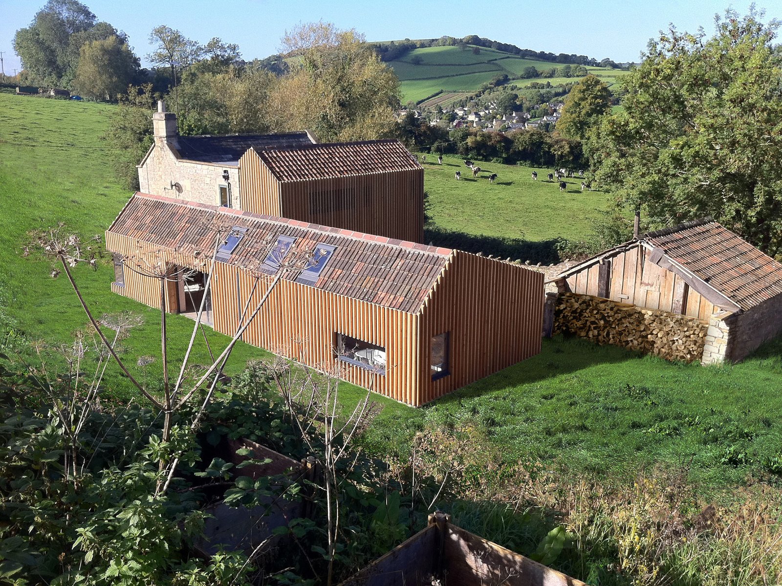 Starfall has a very simple asymmetric section that allows the morning light to penetrate deep into the building and flood it with light.