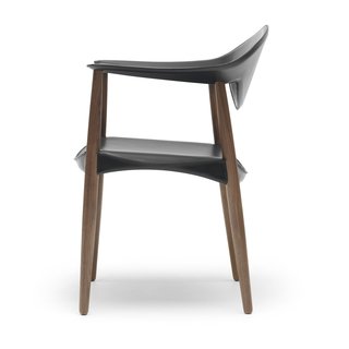 A Metropolitan Story - Photo 6 of 10 - The chair's seat consists of a wooden frame with bone-shaped sides, providing the ideal transfer of weight from the seat to the legs.