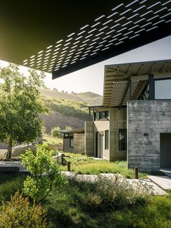 Top 5 Homes of the Week That Connect With Mother Nature - Photo 4 of 5 -