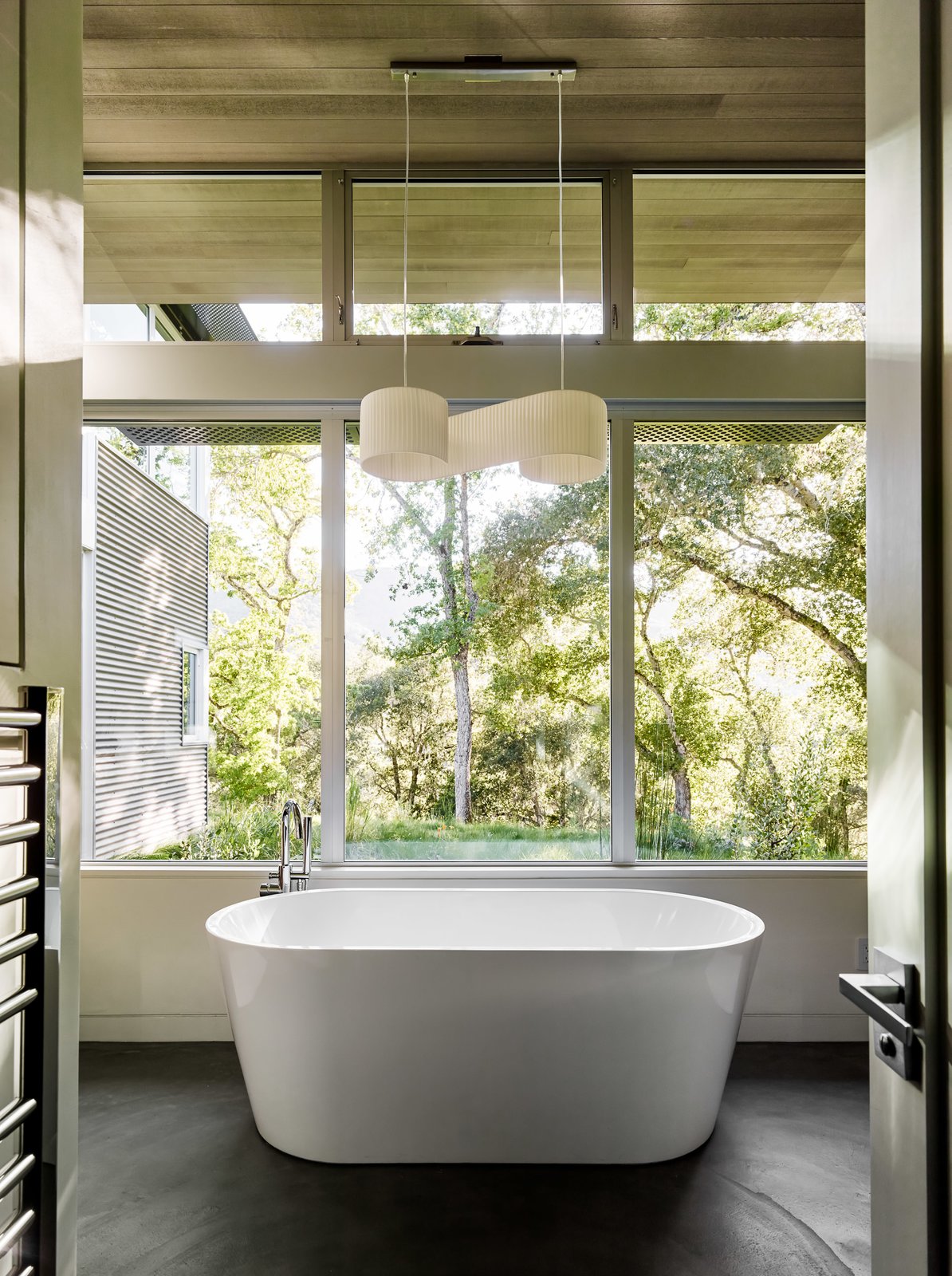 40 Modern Bathtubs That Soak In the View Ranch O|H