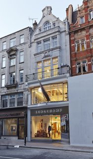 Mural Artist Sets the Scene at Longchamp’s Flagship Store in London - Photo 2 of 4 - The modern window display glows against its 19th century exterior.