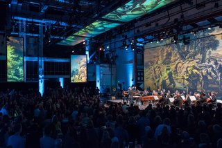 Tilson Thomas curated the March 25-26 shows entitled Outré, which celebrated the French avant-garde. Jarrod Baumann of Zeterre Landscape Architecture designed a French-inspired garden installation that featured a digital reflecting pool by Larsen.