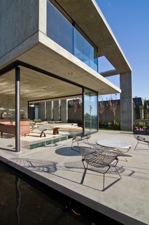 This Architect's Home Embraces Oceanfront Views - Photo 2 of 7 - "It's perfect year round," says Matthew about La Jolla, "and you don't want to be inside."