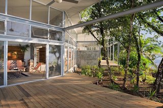 The open plan compound consists of Casa Norte and Casa Sur, two units that share an atrium entryway with large doors that roll open or closed to join or connect the two spaces. Much of the shape of Casa Comunal derives from the existing flora on the site, which includes many fruit-bearing trees.