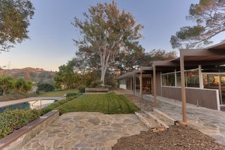 Ten of Neutra's signature spider-leg supports jut out from the house. Benjamin Moore's Coconut Grove and Van Buren Brown were applied to the exterior.