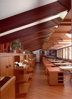 In the first drafting room, a row of windows on the northern facade provides illumination for the drafting tables below. The chairs are original, while the desks are reproductions of the flat tabletops that allowed Dow to offer suggestions as he walked down the aisle.