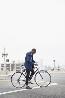 The Pronto's "commuter-focused geometry" contributes to an upright, slightly forward-leaning posture that helps you navigate traffic with ease. 