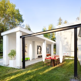 The outdoor dining "room" and gallery space are dynamic entertainment areas.