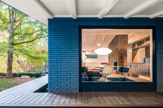 Elegantly Renovated, a Midcentury Home in Raleigh Asks $975K - Photo 3 of 13 -