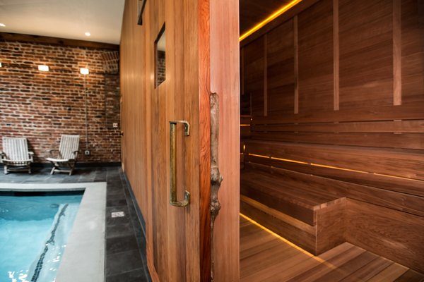 Former Auto Body Shop Transformed Into Zen Bathhouse - Photo 9 of 13 -