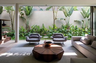 A Modern Beachfront House in São Sebastião, Brazil - Photo 5 of 14 -