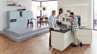 Kitchen News and Trends from Cologne - LivingKitchen 2017 - Photo 7 of 7 - Whether in a small city apartment or a spacioushouse - the shape of the „Y-kitchen" makes thekitchen a central communication platform.