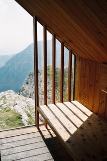 Minimal Design, Maximum Protection - Photo 4 of 6 - Bivak pod Skuto