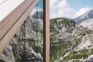 Minimal Design, Maximum Protection - Photo 5 of 6 - Bivak pod Skuto 