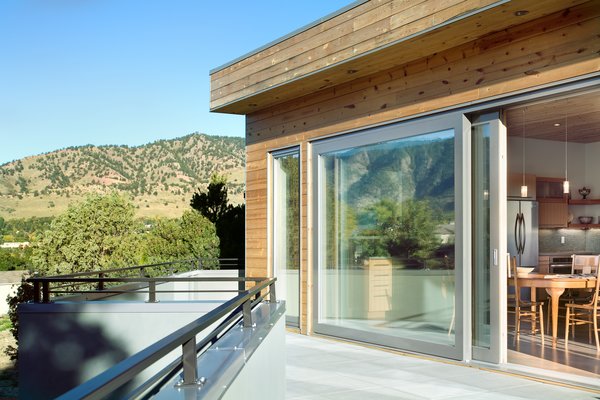 Zola Lift & Slide Door is an innovative solution for maximizing views using wide uninterrupted expanses of glass. These doors offer exceptionally high energy performance and superior operability. Available in the PanoramicView, Thermo Alu lines, Thermo Plus Clad, Thermo Clad, Thermo Wood and Thermo uPVC product lines. Photo 3 of Sunset modern home