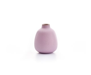 Inside Fitness Mogul Lorna Jane's Elegant L.A. Retreat - Photo 26 of 29 - Heath Ceramics Bud Vase ($24)