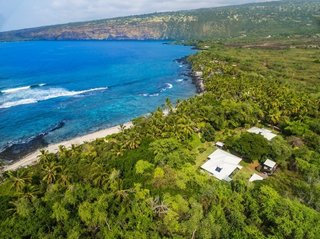 Peaceful and secluded Ke’ei Beach amongst the historic Kealakekua Bay 