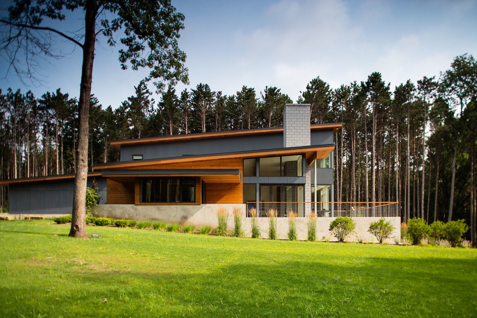 In order to take advantage of the sun, the outdoor patio, opening wall system, and lawn were located on the southern side of the residence.