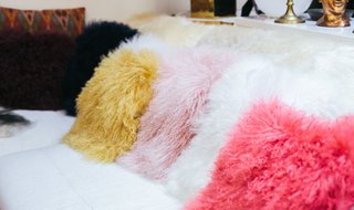 How to Make Your Home Feel Oh So Home-y? - Photo 3 of 4 - Find Accents in Your Favorite Color: