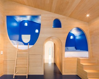 Inspired by Tom and Jerry, This Net-Filled Vacation Home Is a Kid’s Paradise - Photo 5 of 10 -