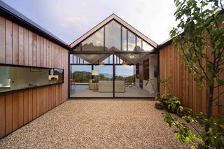 10 Homes With Large, Well-Ventilated Courtyards - Photo 4 of 9 - The architect of this contemporary residence in Port Arthur, Tasmania, incorporated a central courtyard as an unusual but intelligent design response to the region's temperate climate.