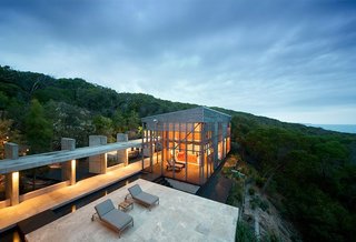 Nestled amidst Australian bushland and set high above the Pacific Ocean, this house by award-winning Australian architect James Grose of Bligh Voller Nield was built with minimal impact on its natural environment. 