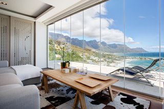 Looking out to unobstructed views of the Atlantic Ocean and Cape Town’s rugged coastline, this clifftop resort has multi-room suites, as well as modern and elegantly furnished apartments that open to lovely views of the sea and the suburb of Clifton.