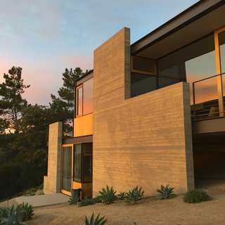 Take Your Next Vacation in a Midcentury Home in the Santa Monica Mountains - Photo 3 of 12 -