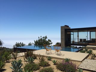 Take Your Next Vacation in a Midcentury Home in the Santa Monica Mountains - Photo 12 of 12 -