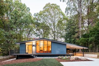10 Timeless Midcentury-Modern Homes - Photo 8 of 10 - In Situ Studio modernized this 3,400-square-foot home in Raleigh, North Carolina, while preserving its 1959 midcentury roots.