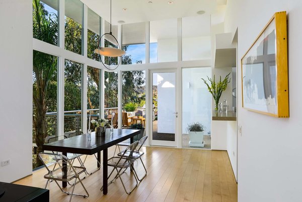 Actor Brendan Fraser’s Former Beverly Hills Home Is For Sale For $4.25 Million - Photo 6 of 12 -