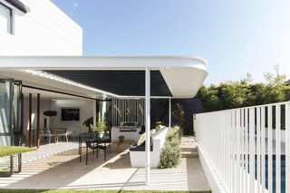 11 Amazing Australian Homes - Photo 4 of 11 - This 1949 inter-war modernist house in New South Wales was renovated by Sam Crawford Architects in a way that pays homage to its heritage. It features a number of nautical and Art Deco elements.