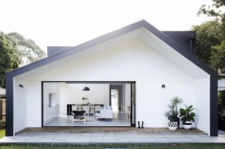 11 Amazing Australian Homes - Photo 10 of 11 - Architect Prineas remodeled this minimalist residence in Lane Cove in Sydney’s Lower North Shore with a rear extension that's connected to the main house via a small link that creates two internal courtyards. The house has plenty of strategically positioned large windows and skylights that connect it with the tree canopies above.